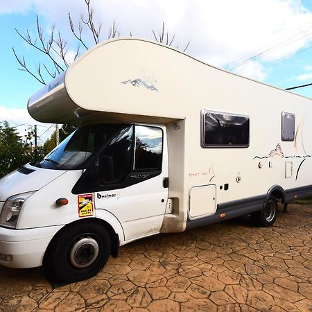 Autocaravana En La Pedriza Manzanares El Real Buitenkant foto