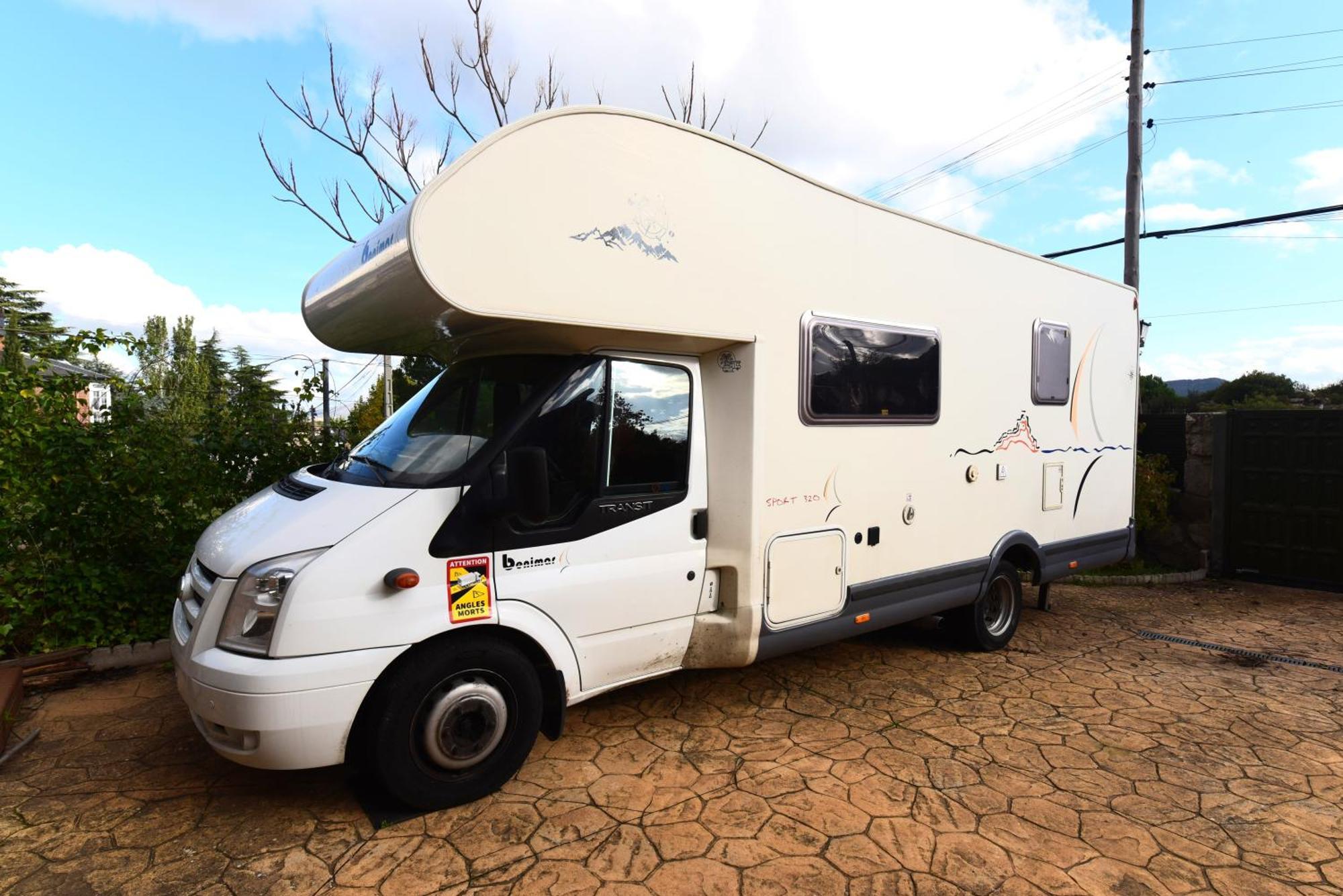 Autocaravana En La Pedriza Manzanares El Real Buitenkant foto